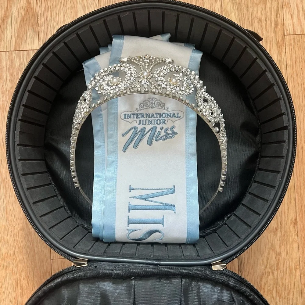 Pageant Crown Case - Picture 5 of 8